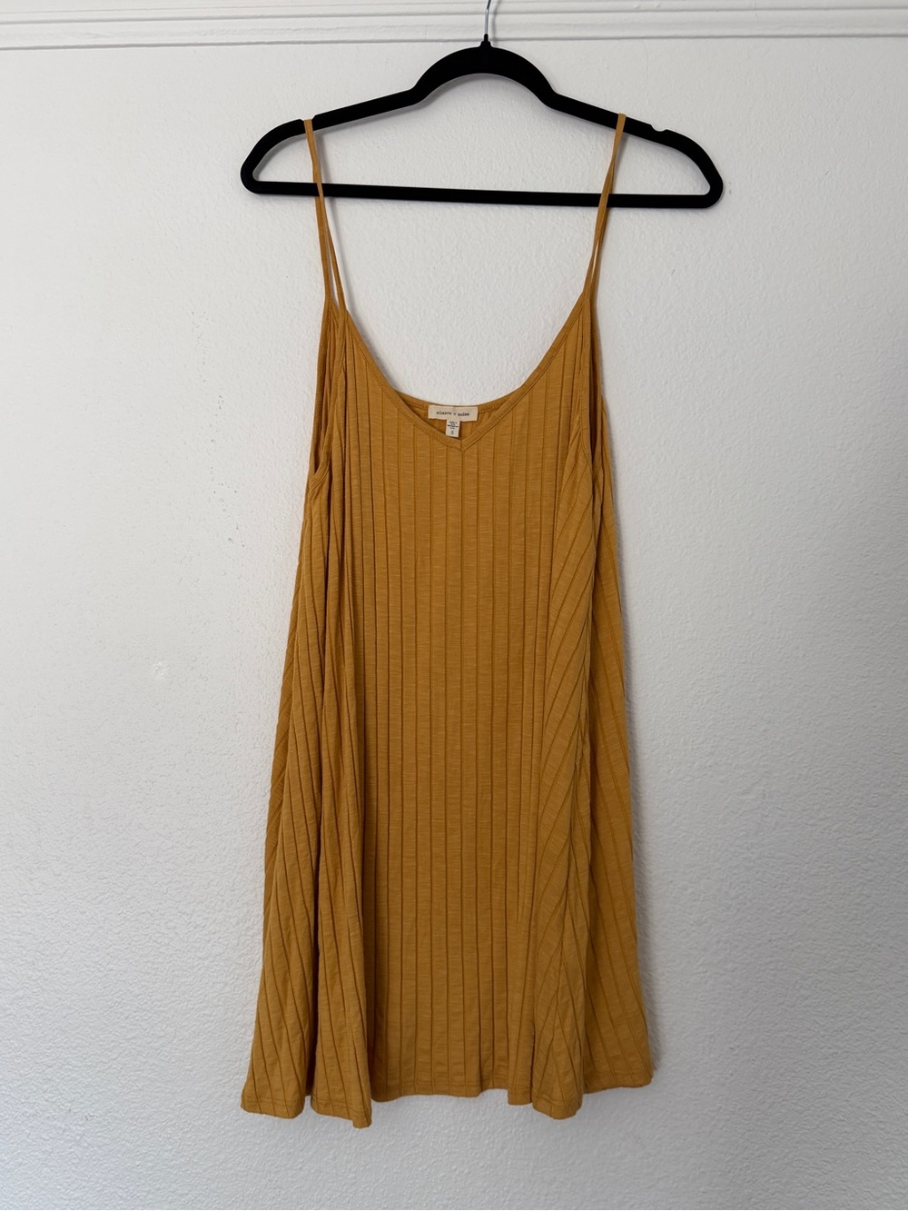 Silence + Noise Wide-Ribbed Knit Cami Slip Dress mustard yellow Urban Outfitters - Picture 2 of 8